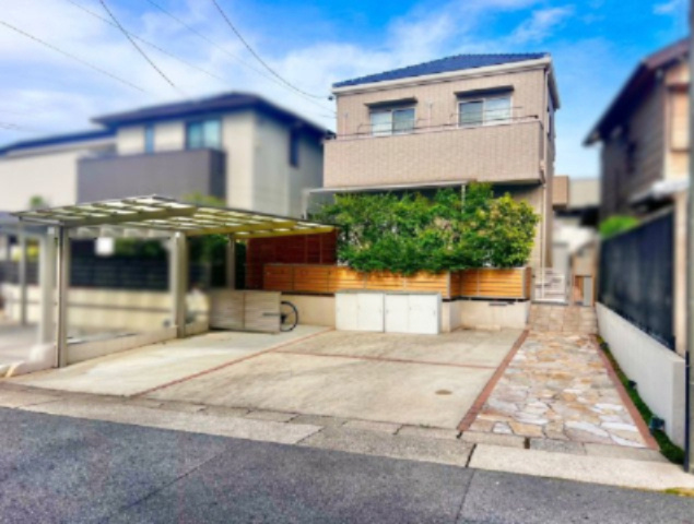 名東区上社5丁目戸建の駐車場|２台駐可能！（車種による）
