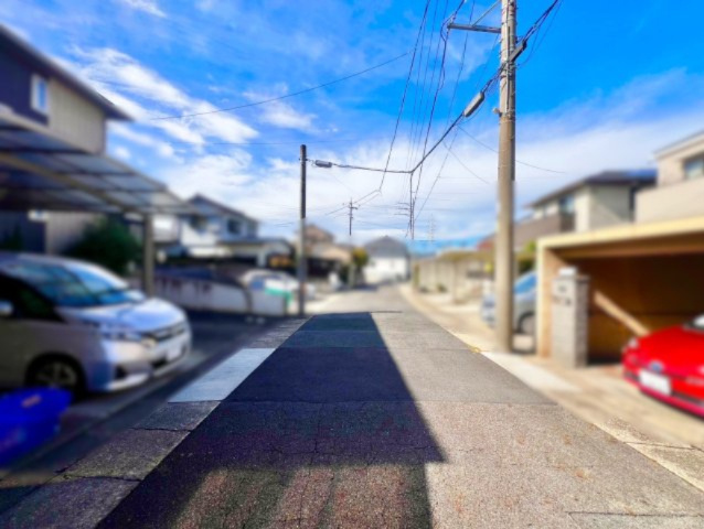 名東区上社5丁目戸建の前面道路含む現地写真|前道は幅員6.5ｍ！