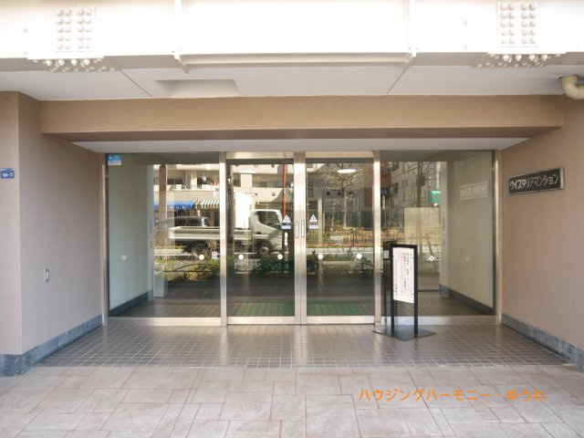 【エントランス】 | ウィスタリアマンション板橋志村 | タイル敷きの大変キレイなエントランス部分。