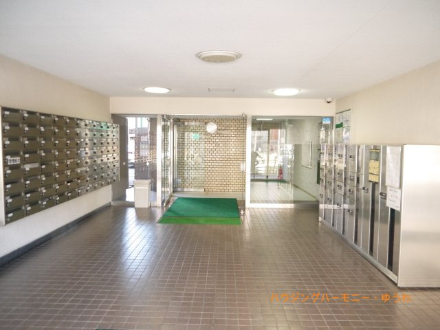 【その他共用部分】 | ウィスタリアマンション板橋志村 | 清潔感と歓迎感があるエントランスホールとなります。