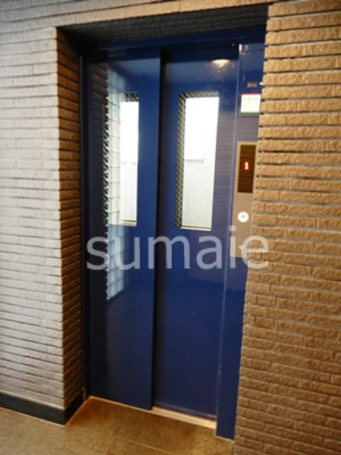 アクシーズグランデ高鼻町のその他共用部分|エレベータ完備。