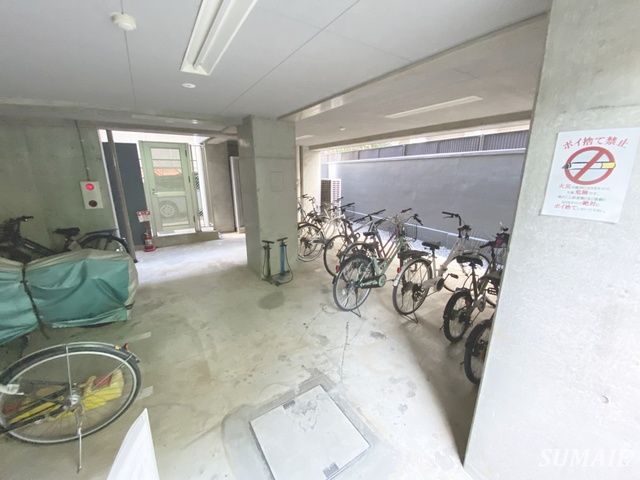 アクシーズグランデ高鼻町のその他共用部分|敷地内駐輪場です☆