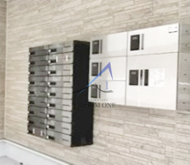 メゾン・ド・プリュネのその他共用部分|集合ポストと宅配ボックスです。