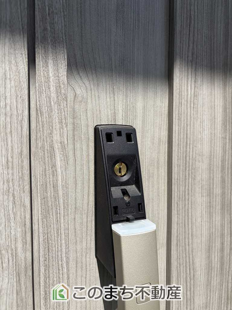 ワイウッドコート小山市羽川第2の設備|玄関キーは上下２箇所のダブルロックキーと防犯性の高い電池錠で安全に配慮してます。