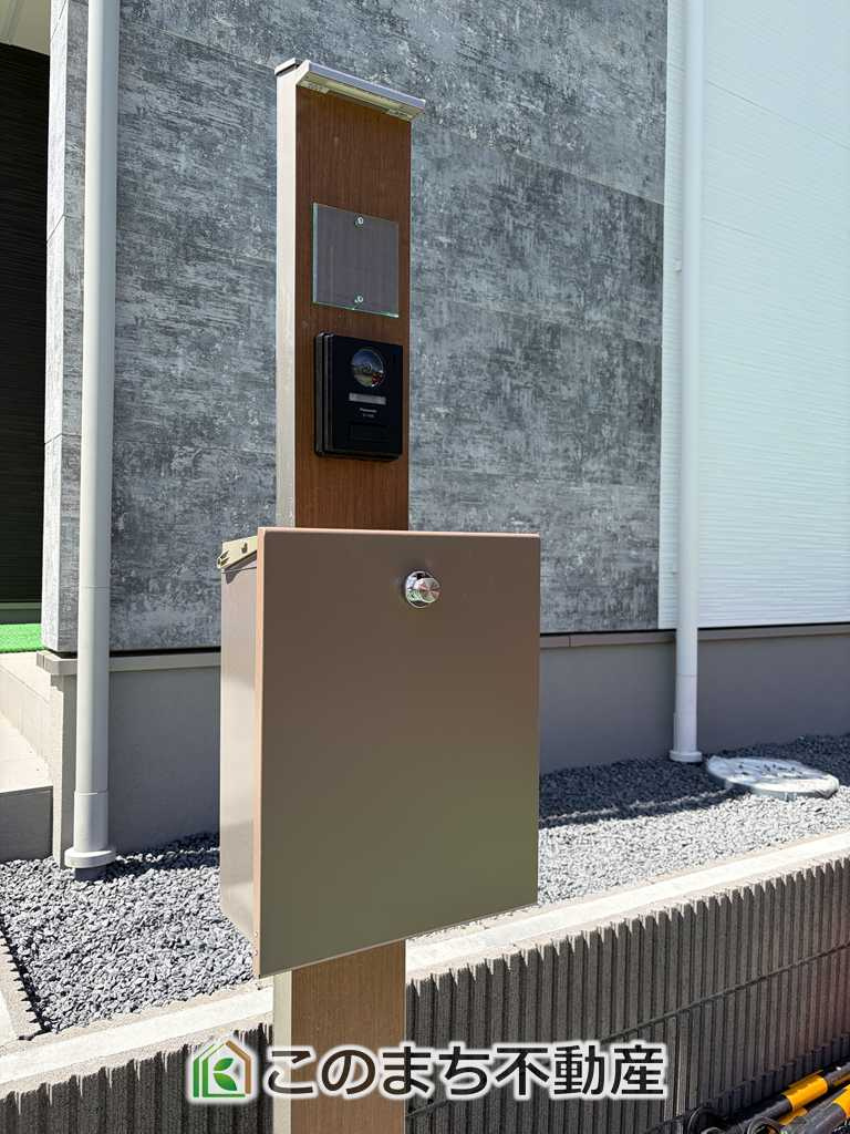 ワイウッドコート小山市羽川第2の設備|留守時の配達物は宅配ボックスで受け取ることができて便利です♪
