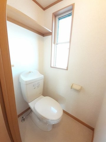 アルト・アルベロＡのトイレ|落ち着いた色調のトイレです