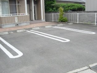 フォルツゥ－ナの駐車場|駐車場があります