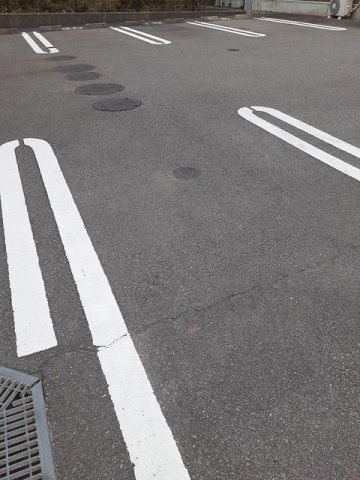 アルドーレ　Ｂの駐車場|車をお持ちの方に嬉しい駐車場付きの物件です