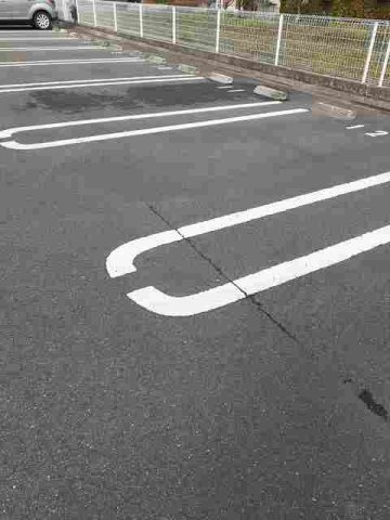 グラン・ソレイユの駐車場|駐車場に車を止められます