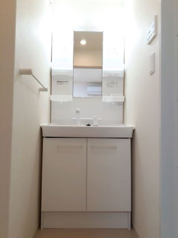 グラン・ソレイユの洗面所|明るい洗面所です