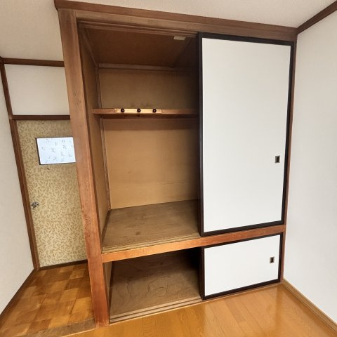 ワシ別ハイツの玄関