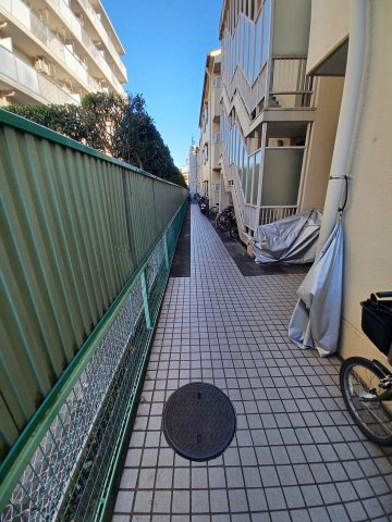 青木公園マンションのエントランス