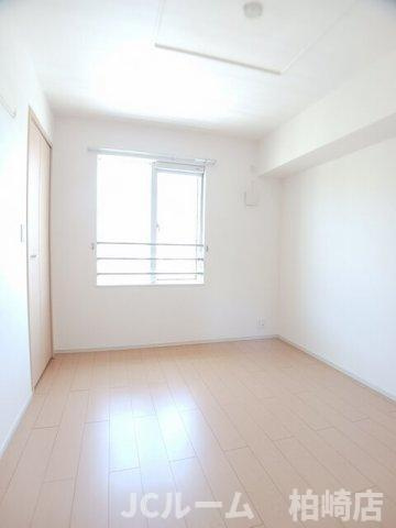 柏崎市宝町のアパートの寝室