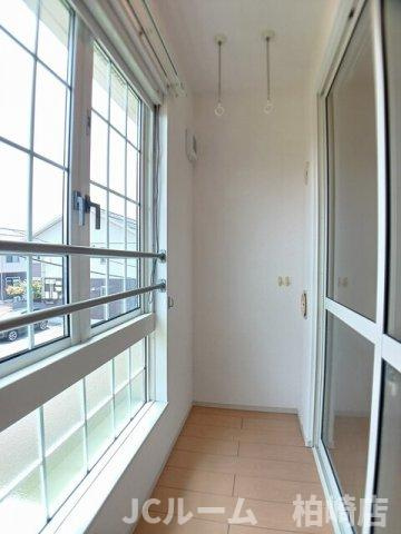 柏崎市宝町のアパートのバルコニー