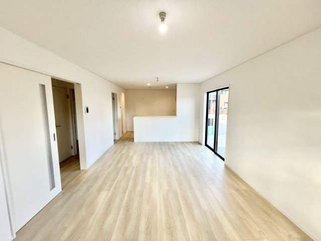 【居間・リビング】 | 開成町中之名　新築戸建て　カースペース3台駐車可能