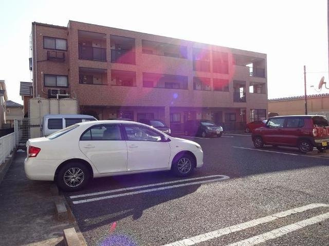 サンライズヴィラひたち野Ｂの駐車場|車をお持ちの方に嬉しい駐車場付きの物件です