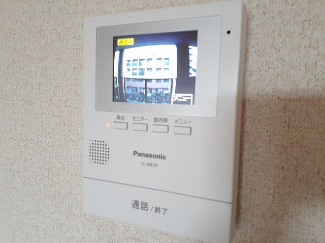 サンライズヴィラひたち野Ｂのセキュリティ|来訪者の顔が見えるモニターホン付き