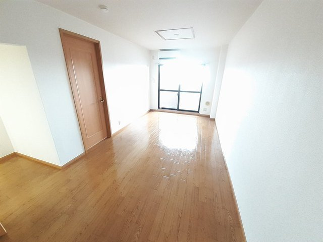 サンライズヴィラひたち野Ｂの居間・リビング|こちらのリビングで趣味の時間をお楽しみください