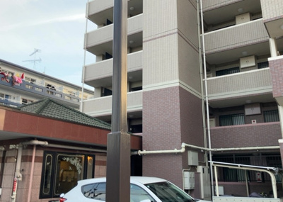 【その他】 | ダイアパレス京王堀之内壱番館 | 外観はマンション管理がされているかの目安になります。築年数が古いと、壁面は劣化してひび割れが生じることも！建物が古びていても細かいところが修繕されていると、きちんと管理されているなぁと感じるでしょう。