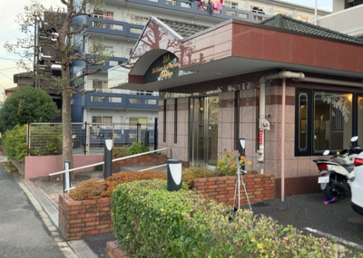 【外観】 | ダイアパレス京王堀之内壱番館 | マンションの外観は非常に重要なポイントです！外観の善し悪しは資産価値に大きな影響を与えます。外観のいいマンションを購入することで、高値で売却がしやすく、買い手が見つかりやすいというメリットがあります。