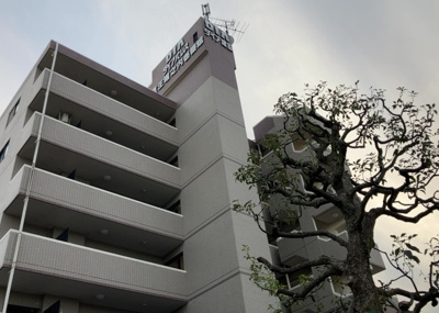 【庭】 | ダイアパレス京王堀之内壱番館 | 物件によっては、入居者が個人的に使用できる専用庭がついているものもあります。また、住宅の中にある土間の部分を庭と呼ぶこともあります。庭の用途は住む人によって変わり、それによってデザインもさまざまです。