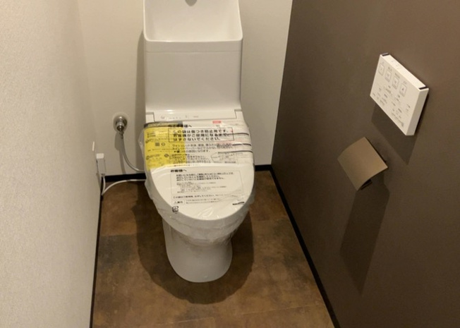 【トイレ】 | ダイアパレス京王堀之内壱番館 | トイレは大きさや形、機能、抗菌性などが異なる多種多彩なタイプが各メーカーから出ています。それぞれに良さがあるため、事前にどういったタイプのトイレがいいのかをご家庭内で決めて、内見に行くといいでしょう。