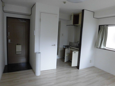 【居間・リビング】 | エムエムハイツ | 広々としたリビングです