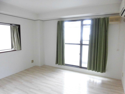 【居間・リビング】 | エムエムハイツ | 日当たりの良いお部屋です