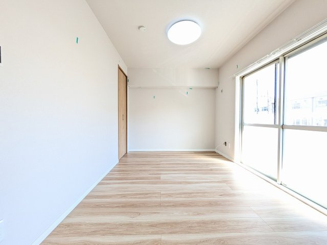 ファミール西八王子Ａ号棟（２号棟）の洋室|～リビングに隣接している5.0帖の洋室です～