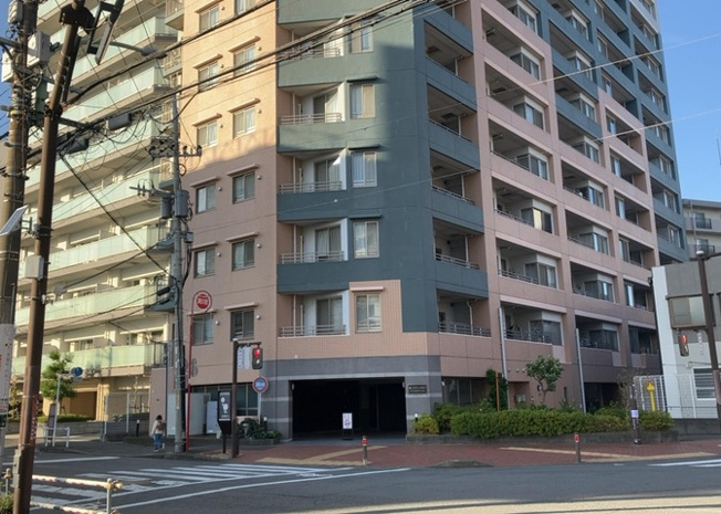 【外観】 | ラヴィドール本厚木サザンマーク | マンションの外観は非常に重要なポイントです！外観の善し悪しは資産価値に大きな影響を与えます。外観のいいマンションを購入することで、高値で売却がしやすく、買い手が見つかりやすいというメリットがあります。