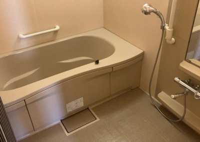 【浴室】 | ラヴィドール本厚木サザンマーク | 入浴時の快適さも大事なことですが、綺麗な状態を維持できなければ気持ちよく入浴できません。毎日の掃除が楽という点は大事なポイントになります！カビが生えにくく掃除がしやすい、壁や浴槽を選ぶといいでしょう。