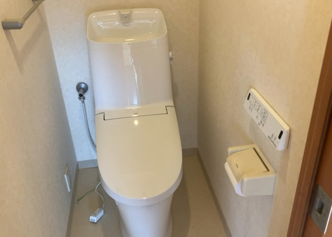 【トイレ】 | ラヴィドール本厚木サザンマーク | トイレは大きさや形、機能、抗菌性などが異なる多種多彩なタイプが各メーカーから出ています。それぞれに良さがあるため、事前にどういったタイプのトイレがいいのかをご家庭内で決めて、内見に行くといいでしょう。