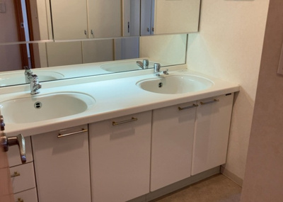 【独立洗面台】 | ラヴィドール本厚木サザンマーク | 洗面化粧台では顔を洗ったり、身だしなみを整えることが本来の使い方ですが、用途によっては洗面化粧台に求められる機能が違ってくるため、ご自身や家族のライフスタイルに合ったものを選ぶことをおすすめ致します。