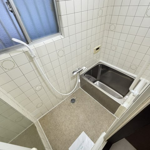 南中振戸建ての浴室