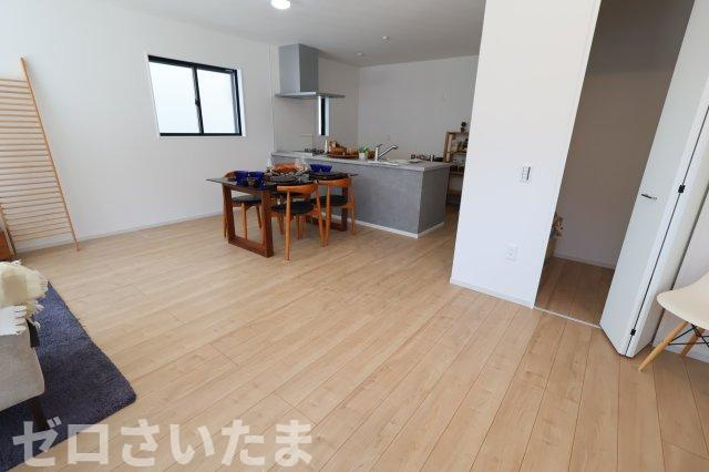 《仲介手数料無料》志木市中宗岡５丁目22-31新築一戸建てKEIAI GRACEの居間・リビング|LDK17.2帖