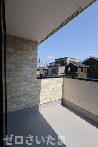 《仲介手数料無料》志木市中宗岡５丁目22-31新築一戸建てKEIAI GRACEのバルコニー|軒が半分くらいまでバルコニーにかかっています。