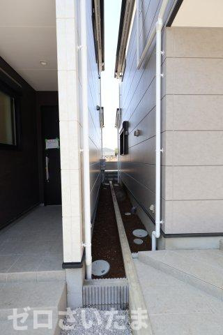 《仲介手数料無料》志木市中宗岡５丁目22-31新築一戸建てKEIAI GRACEの外観|建物右側隣地との境界