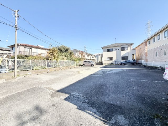 プロミネンスハイツ2号棟の駐車場