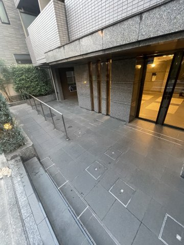 ルーブル荻窪伍番館のエントランス