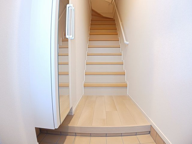 桜・レジデンスＢの玄関