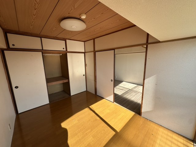 ハイツキーパルの洋室