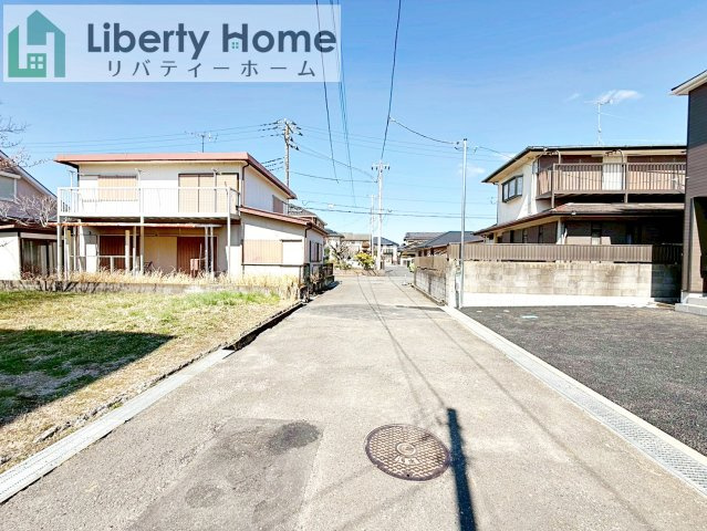 牛久市神谷第13　新築戸建の前面道路含む現地写真