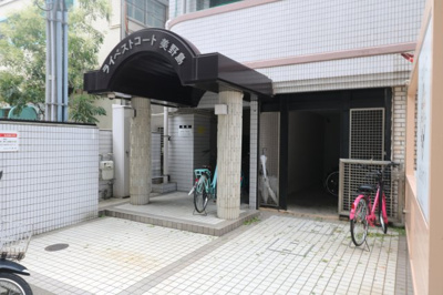 【エントランス】 | ライベストコート美野島 | 清潔なエントランスです