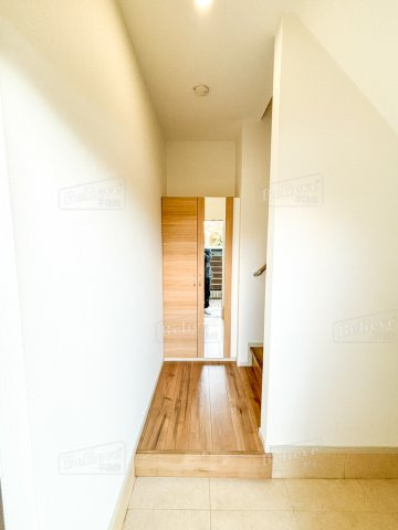 エルグランドパティオ弐番館の玄関|シューズボックス付きの玄関です☆