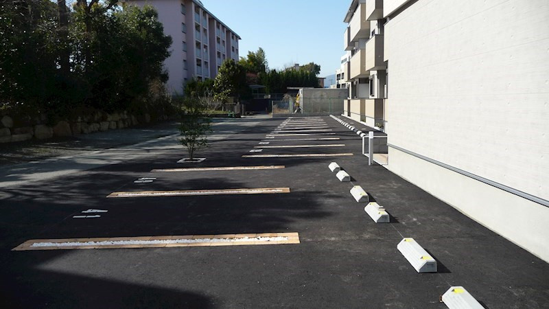 エルグランドパティオ弐番館の駐車場|駐車スペースもあります☆