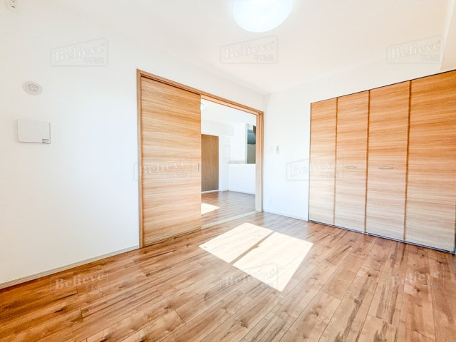 エルグランドパティオ弐番館の寝室|クローゼット付の洋室です☆