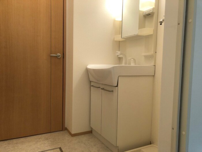 ブリエB棟の洗面所|忙しい朝には欠かせない洗面所です