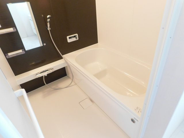 名古屋市中村区鴨付町１丁目の新築一戸建の浴室|◇浴室◇　　広い１坪サイズ・浴室暖房乾燥機・保温浴槽・追い焚き機能・ベンチ浴槽・エコシャワー・オートバス・バリアフリーバス・浴室窓あり