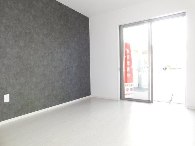 名古屋市中村区鴨付町１丁目の新築一戸建の洋室|◇洋室◇　　明るい洋室５．２帖　ウォークインクローゼット完備！