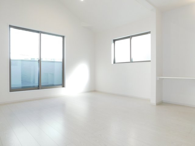 名古屋市中村区鴨付町１丁目の新築一戸建の居間・リビング|◇リビング◇　　明るいリビング１８．２帖　外からの視線が気にならない２階リビング♪